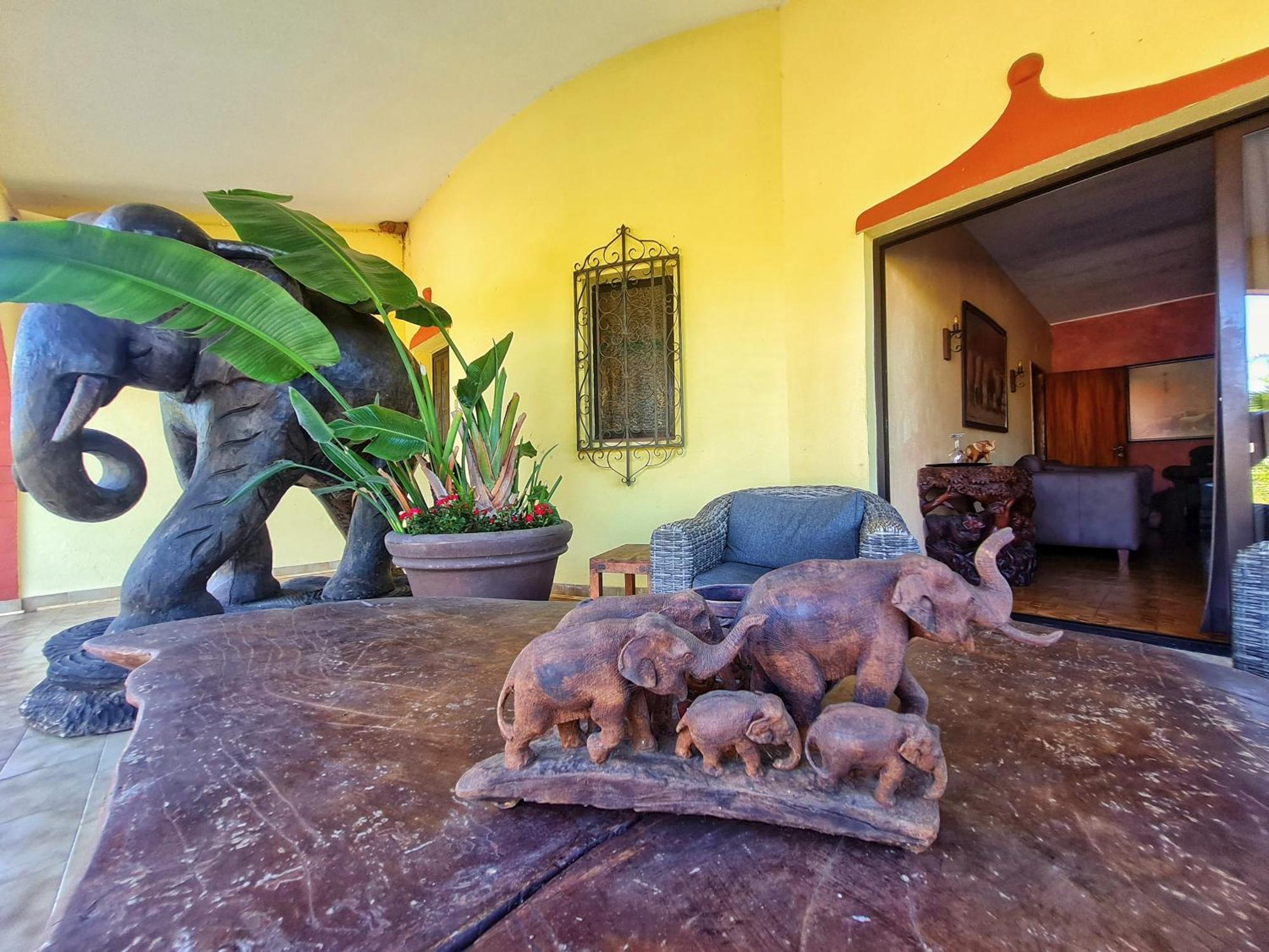 Villa Paraiso - Naturism Optional Adults Only Porches  Bilik gambar